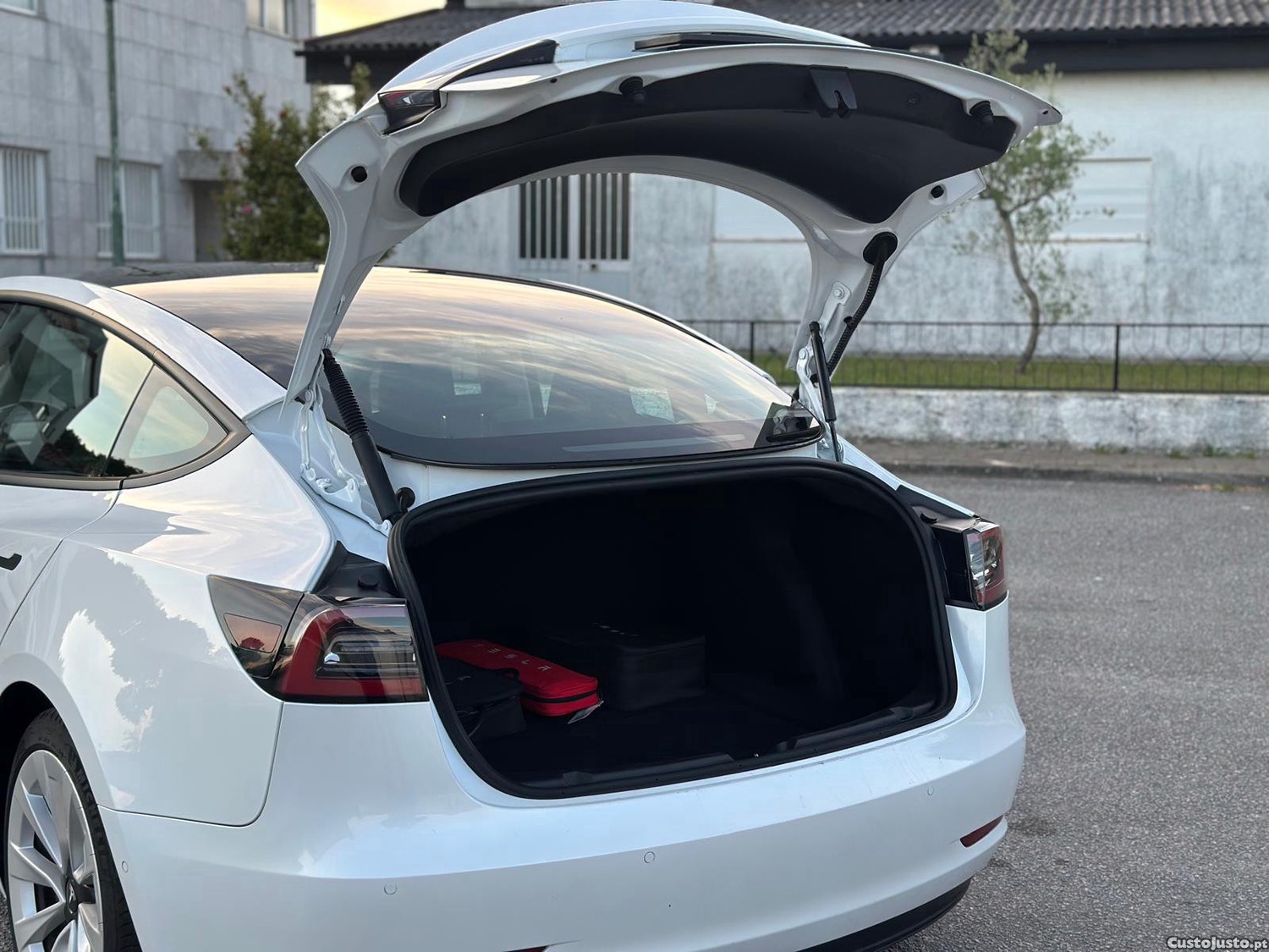 Tesla Model 3 Long Range Dual Motor — fotografia 6