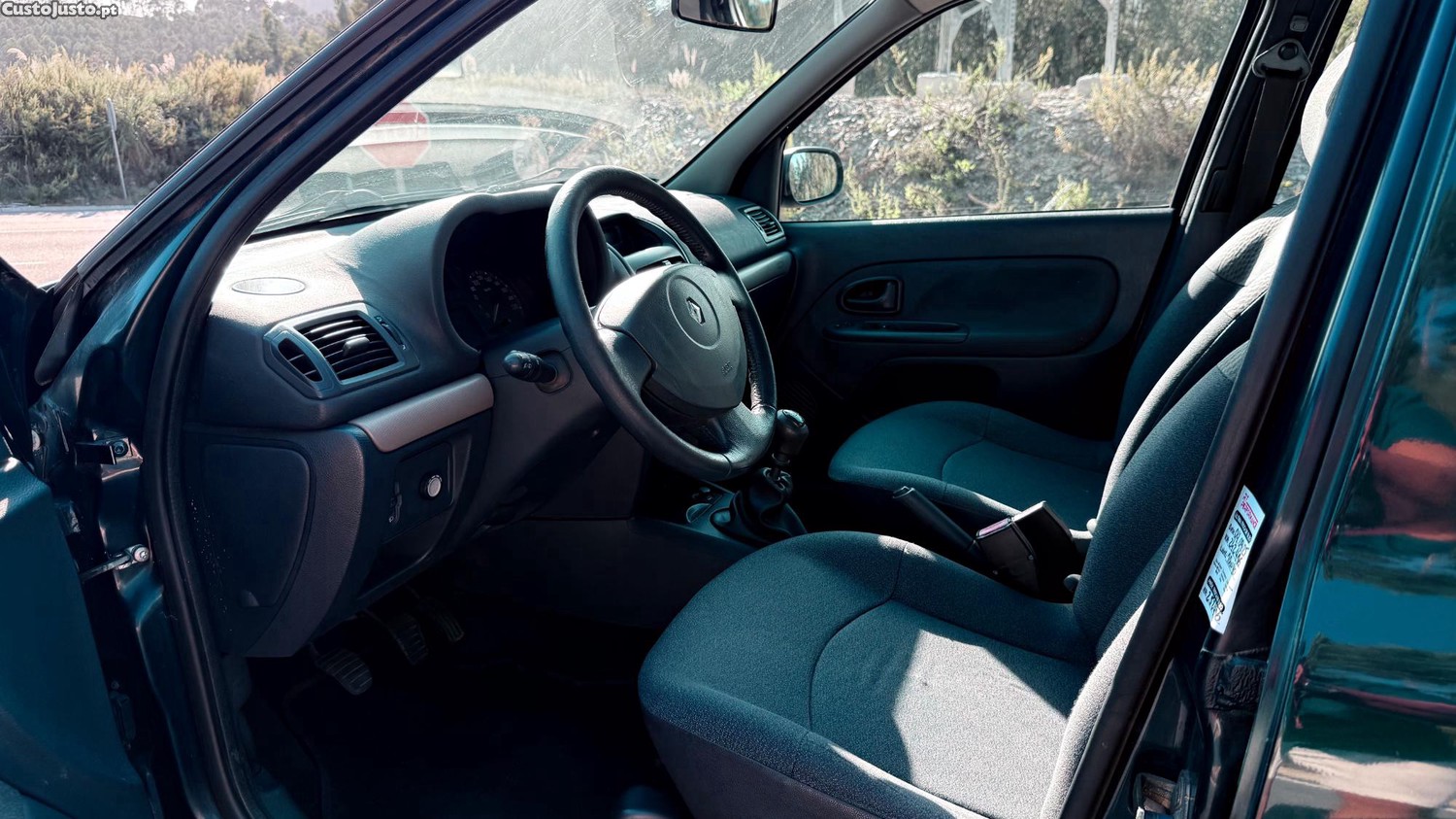 Renault Clio 1.4 Confort - 04 foto 4