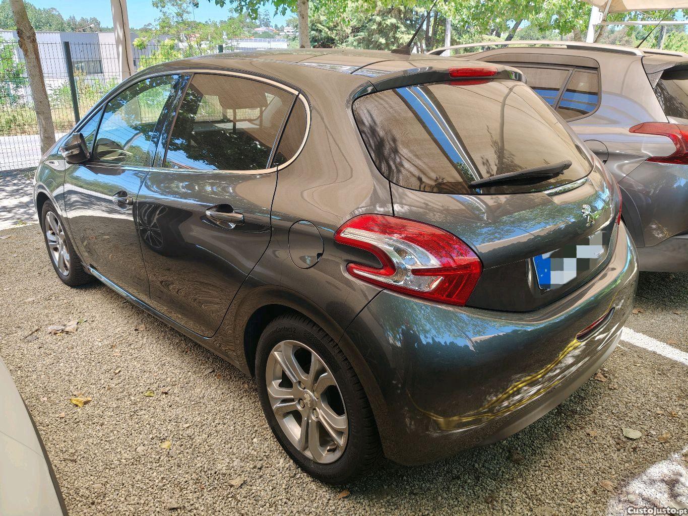 Peugeot 208 1.2 Allure — fotografia 9