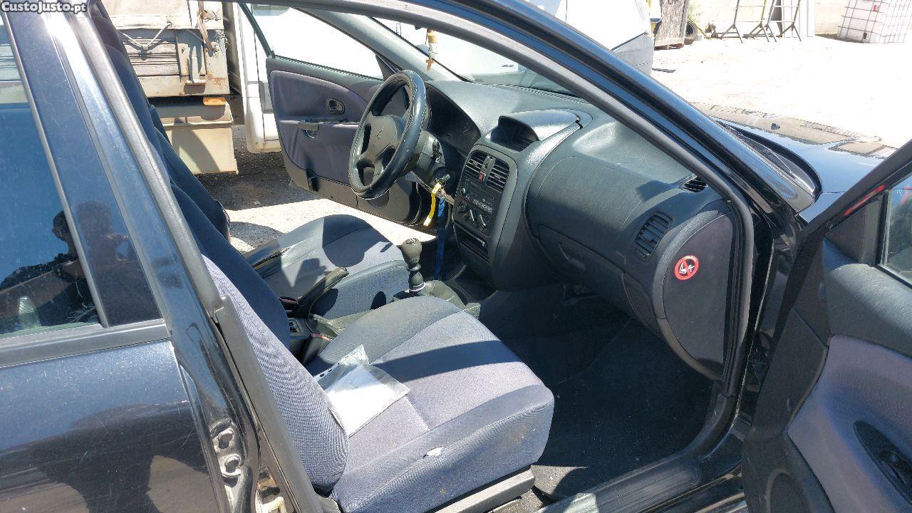 Mitsubishi Carisma 1.3 90cv — fotografia 4