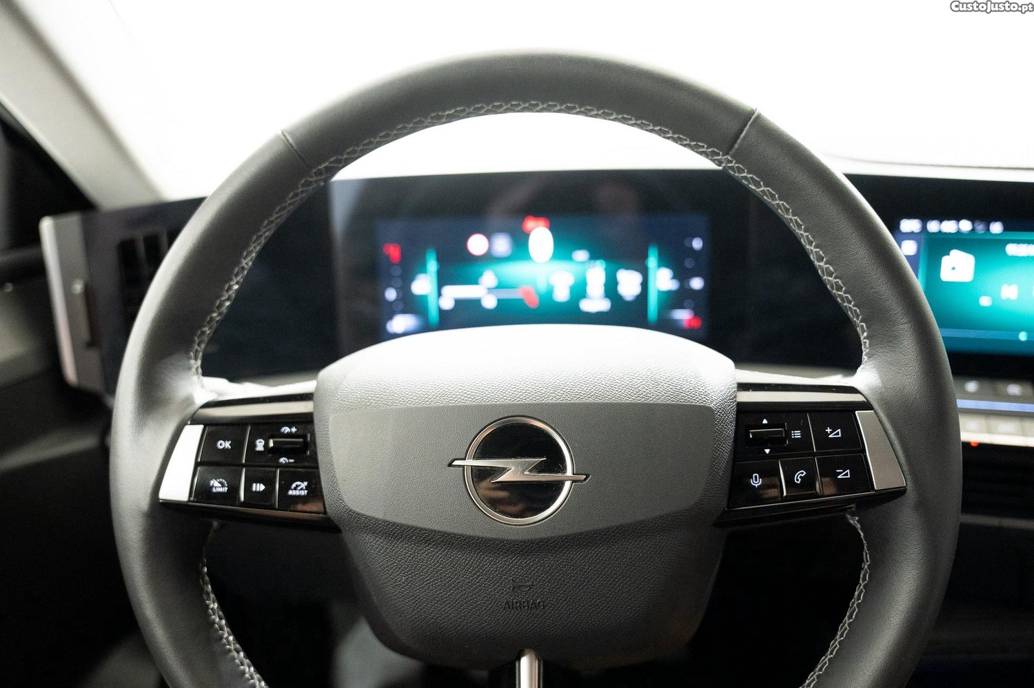 Opel Astra 1.2 T Elegance — fotografia 7