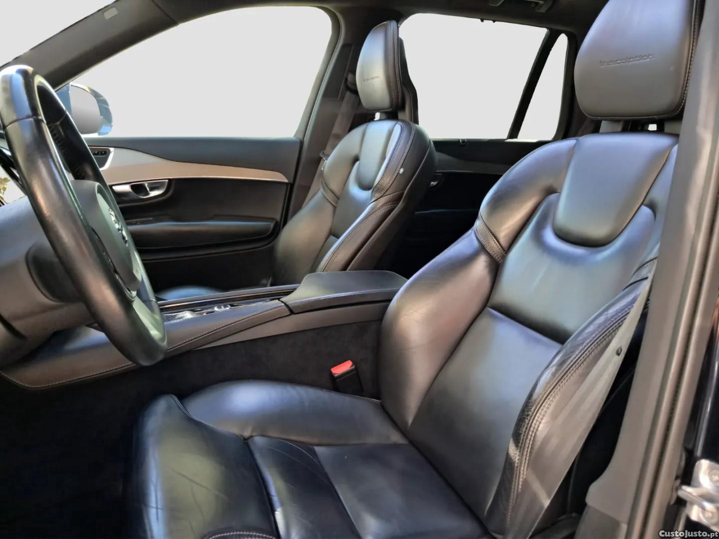 Volvo XC 90 2.0 D4 Momentum — fotografia 7