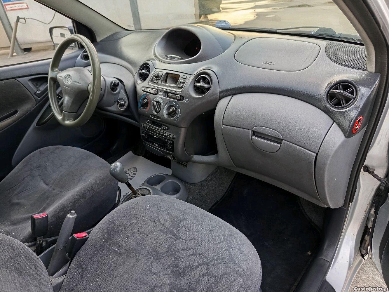 Toyota Yaris — fotografia 4