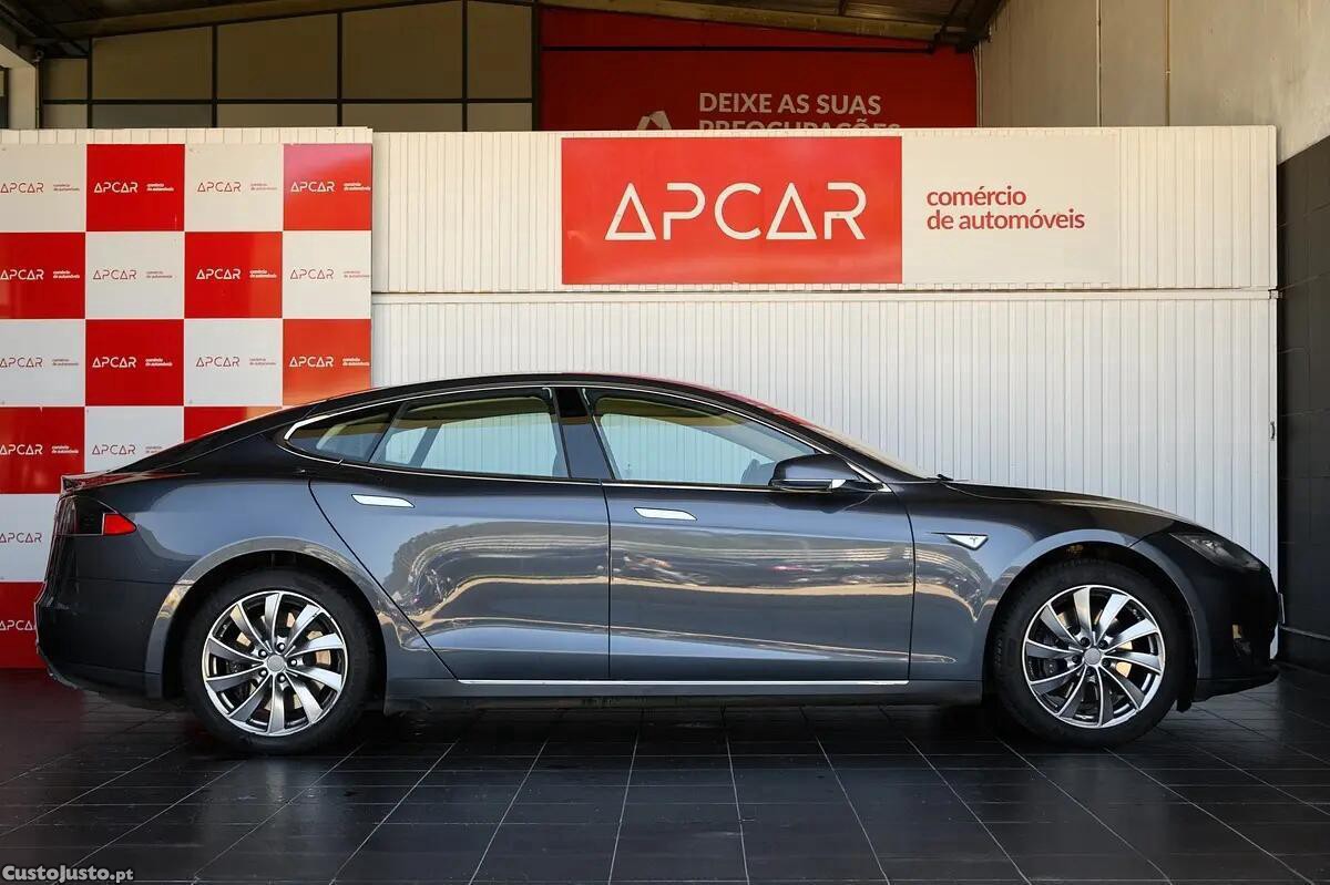 Tesla Model S 85 Standard RWD — fotografia 30