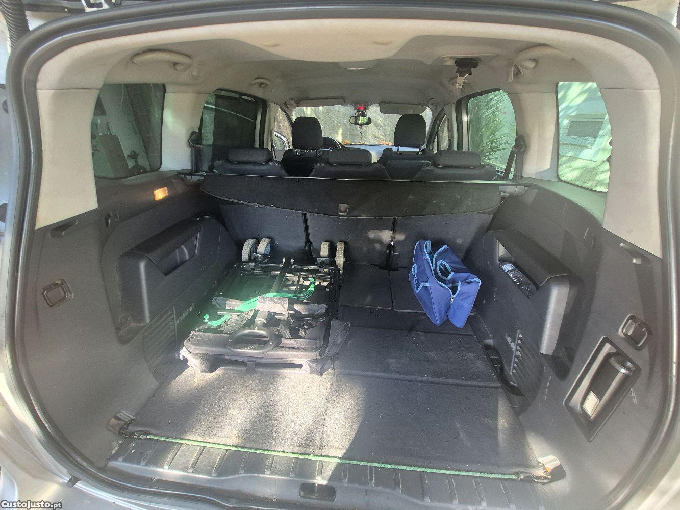 Peugeot 5008 1.6 Hdi 110 cv - 10 — photo 3