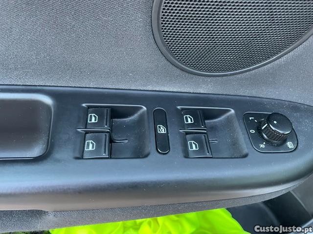 Volkswagen Golf Plus 1.6TDI Confort — fotografia 2