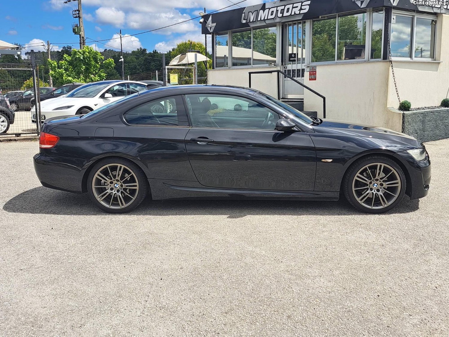 BMW 320 D Coupé Pack M 177 cv - 08 — photo 4