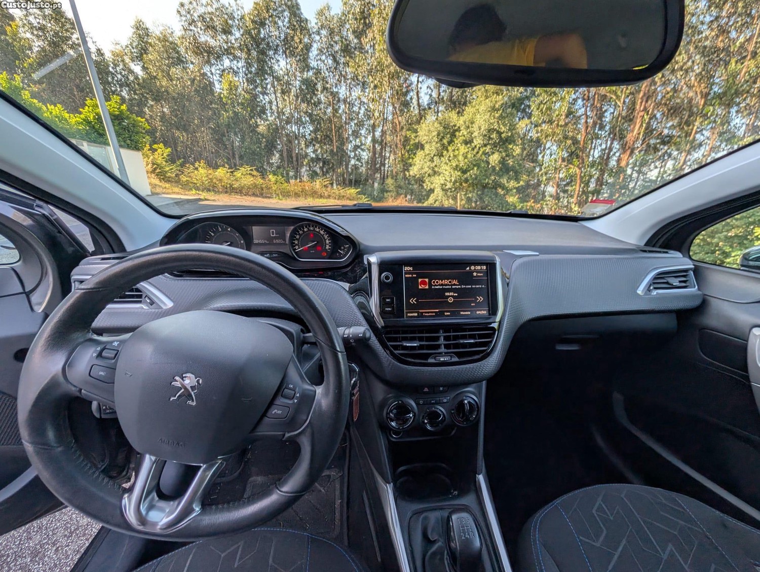 Peugeot 2008 1.2 PureTech — fotografia 4