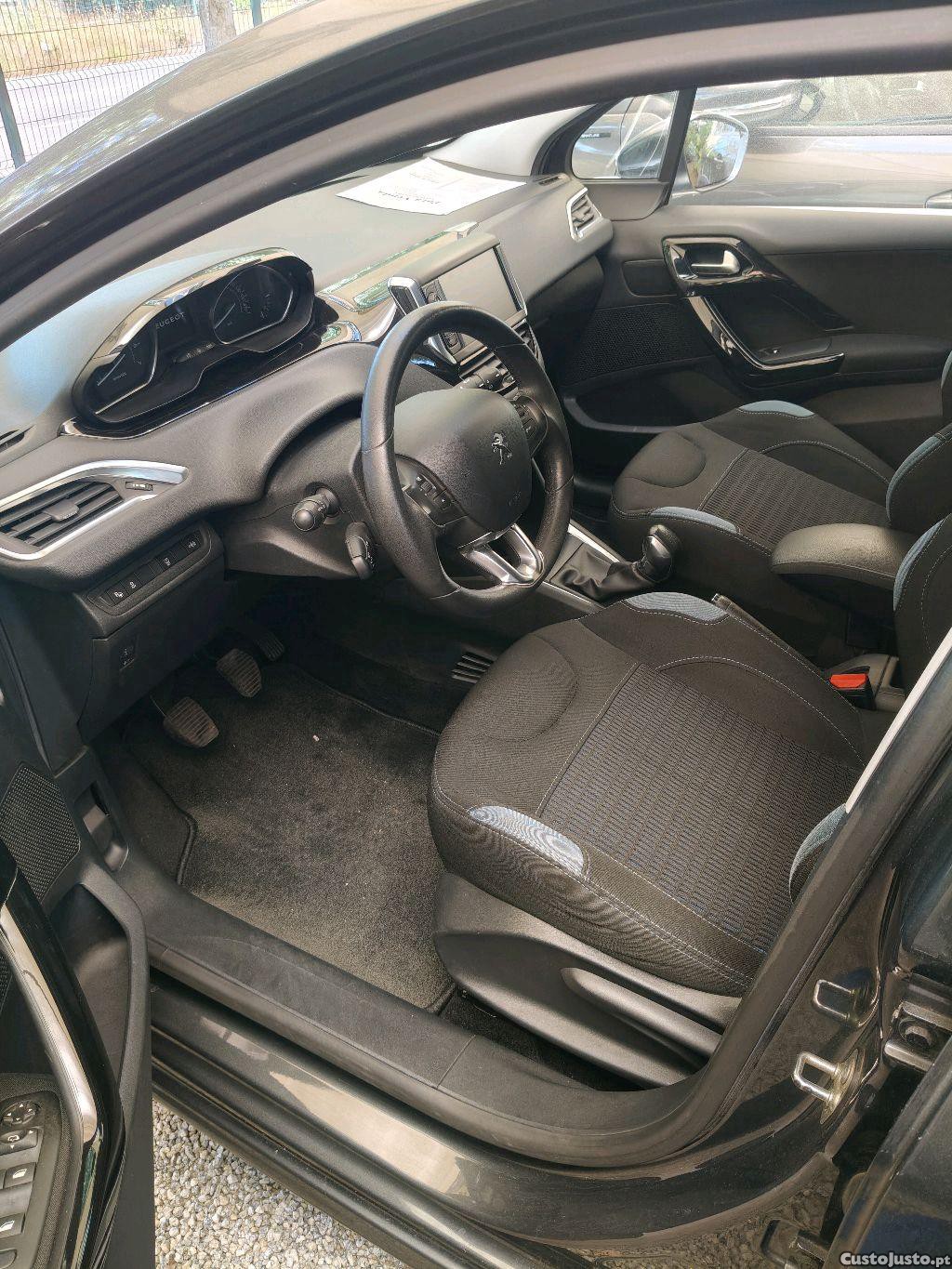 Peugeot 208 1.2 Allure — fotografia 7
