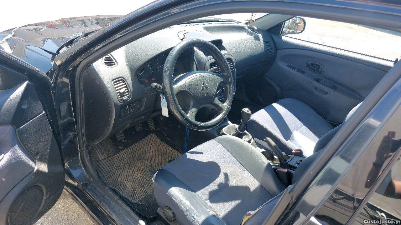 Mitsubishi Carisma 1.3 90cv — fotografia 3