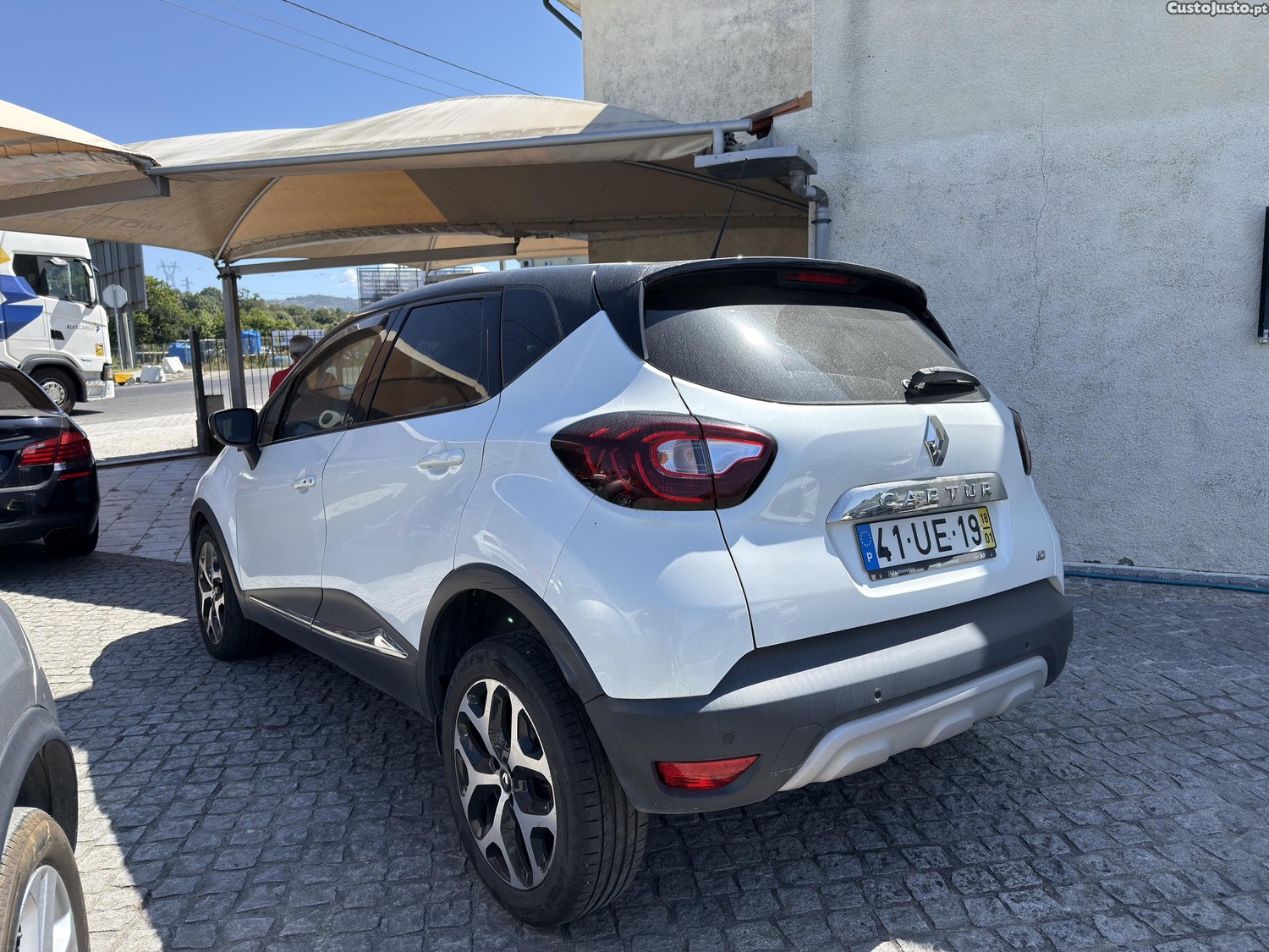 Renault Captur 1.5dCi - 18 foto 2