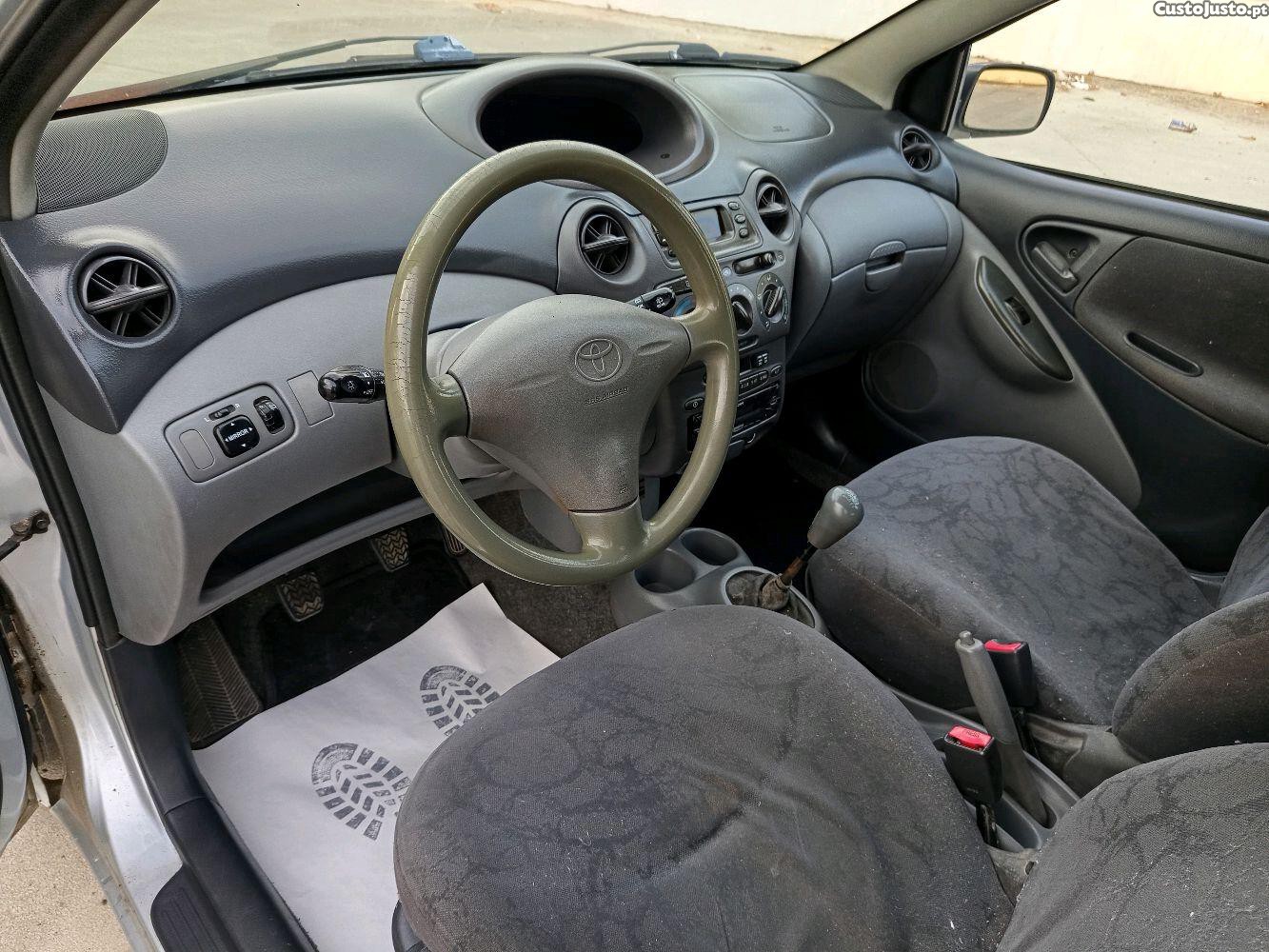 Toyota Yaris — fotografia 3