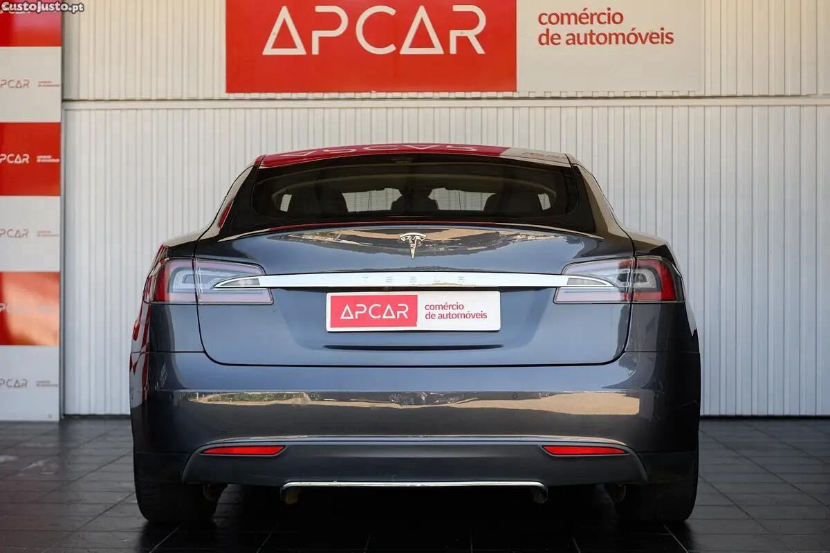 Tesla Model S 85 Standard RWD — fotografia 28