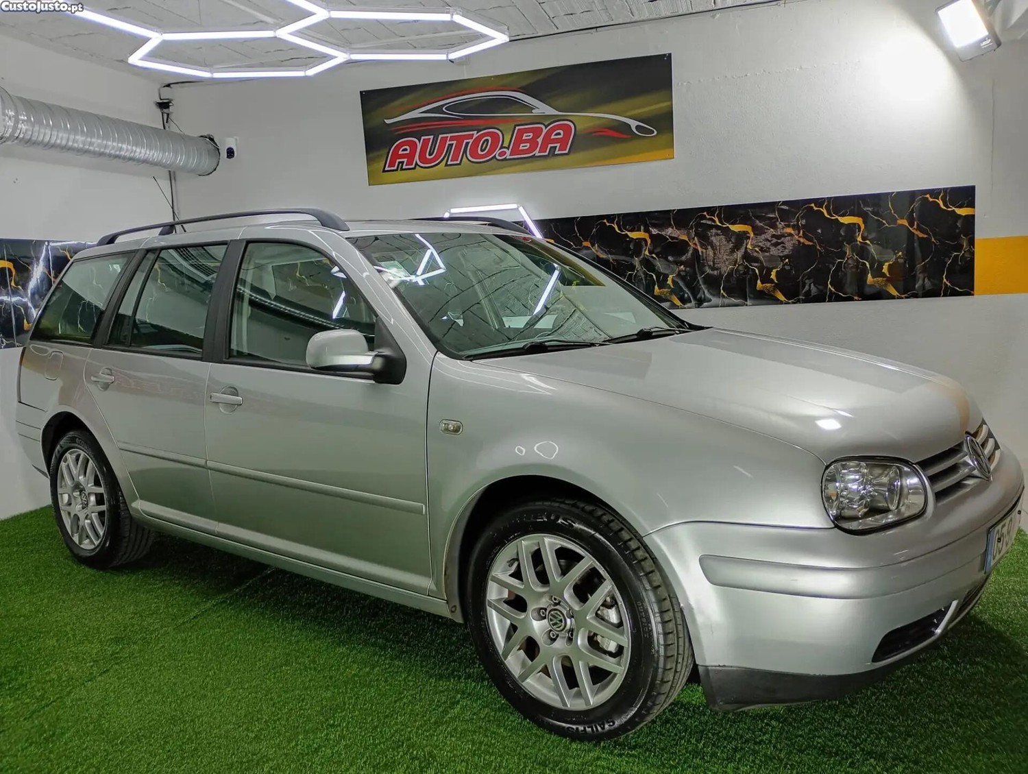 Volkswagen Golf 1.9 TDi Highline — fotografia 19