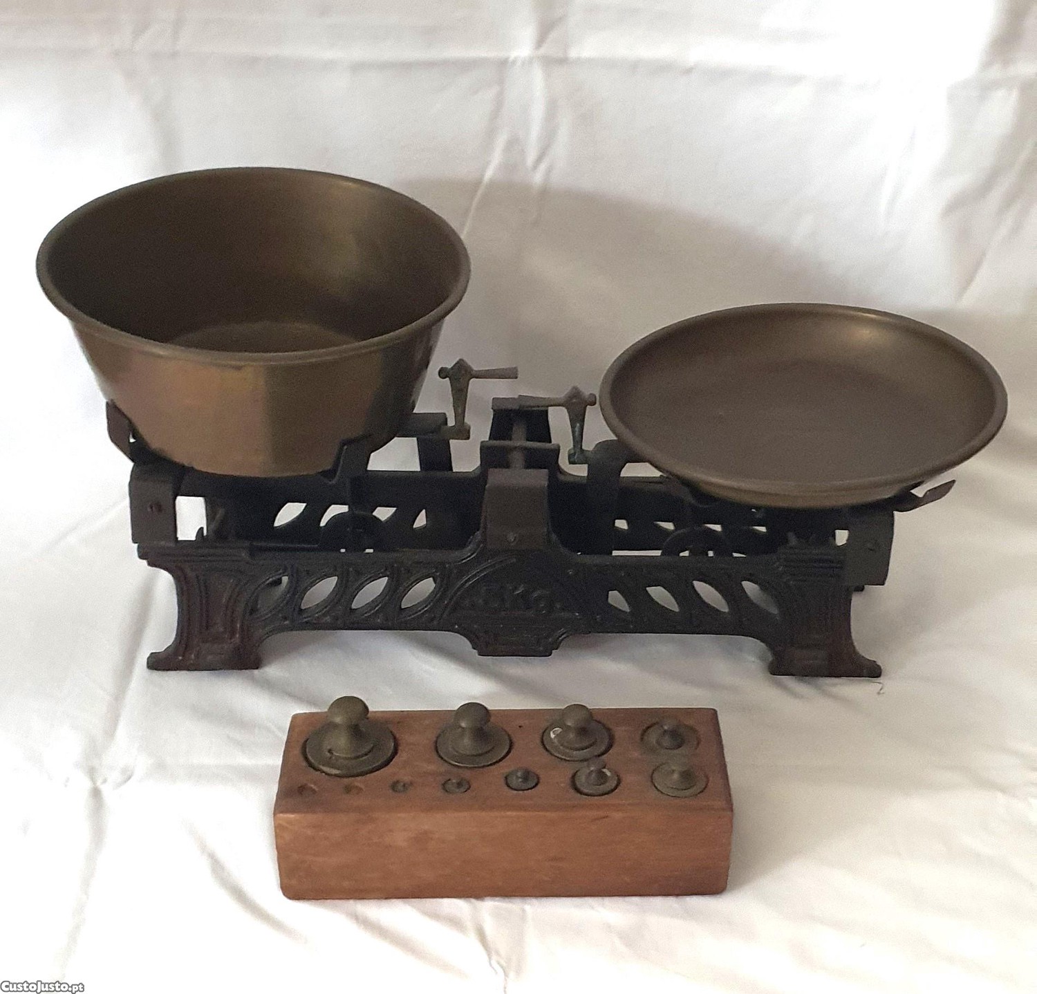 Balança Antiga E Caixa De Pesos | Antiguidades e Colecções, à venda ...