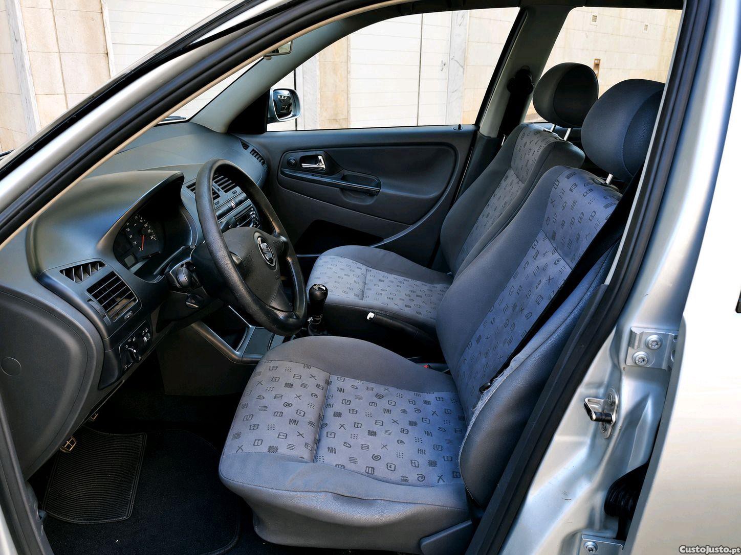 SEAT Ibiza 1.9Sdi (5Lugares) — fotografia 2