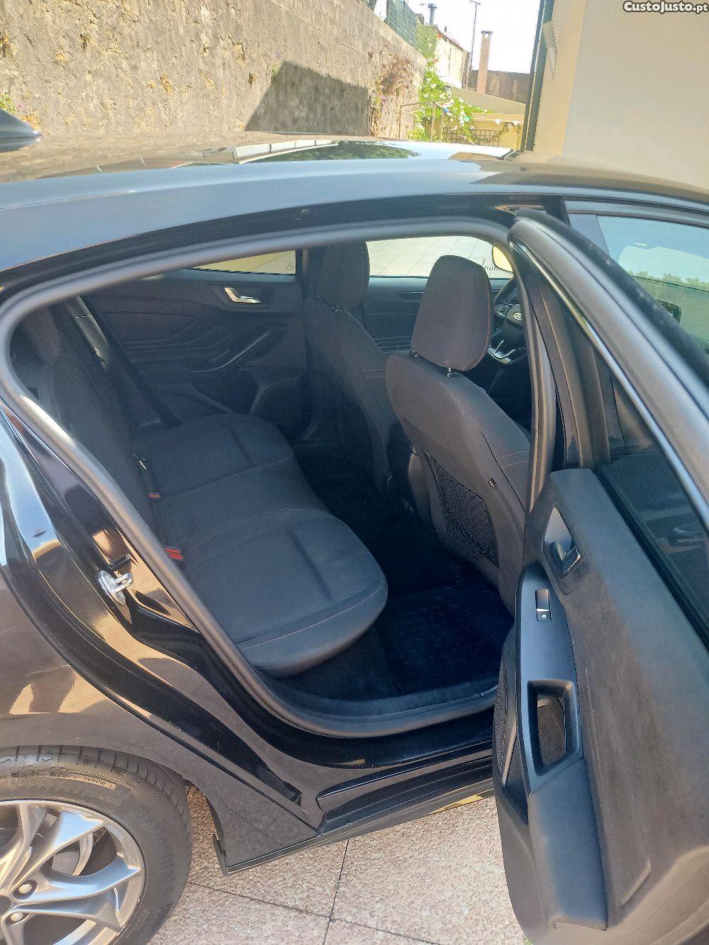 Ford Focus ST-Line 1.0 EcoBoost — fotografia 6