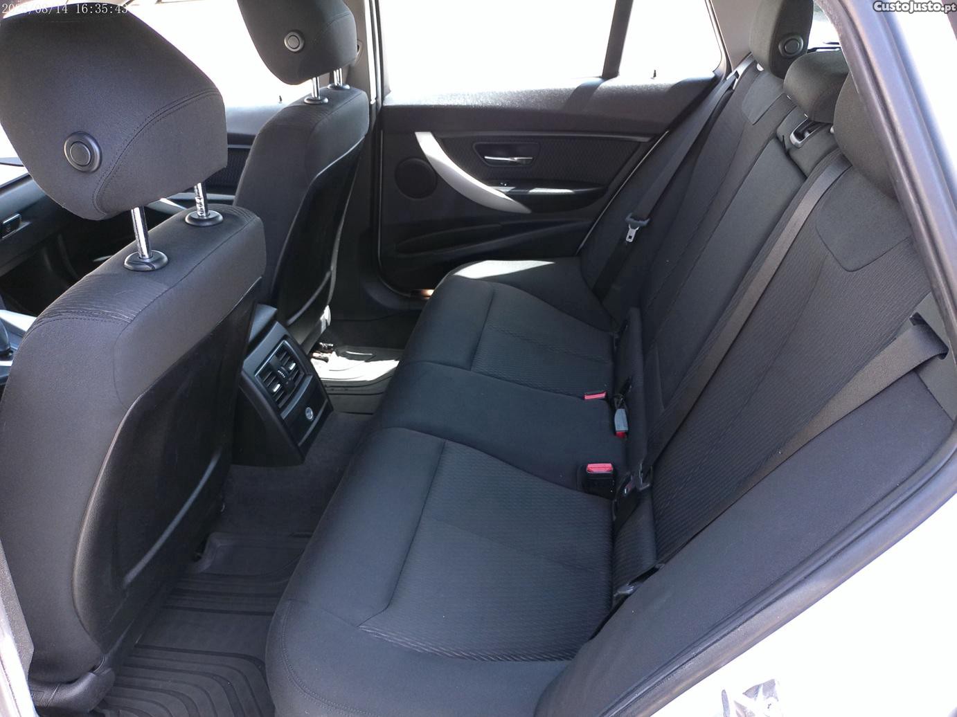 BMW 320 d Touring Efficient Dynamics — fotografia 2