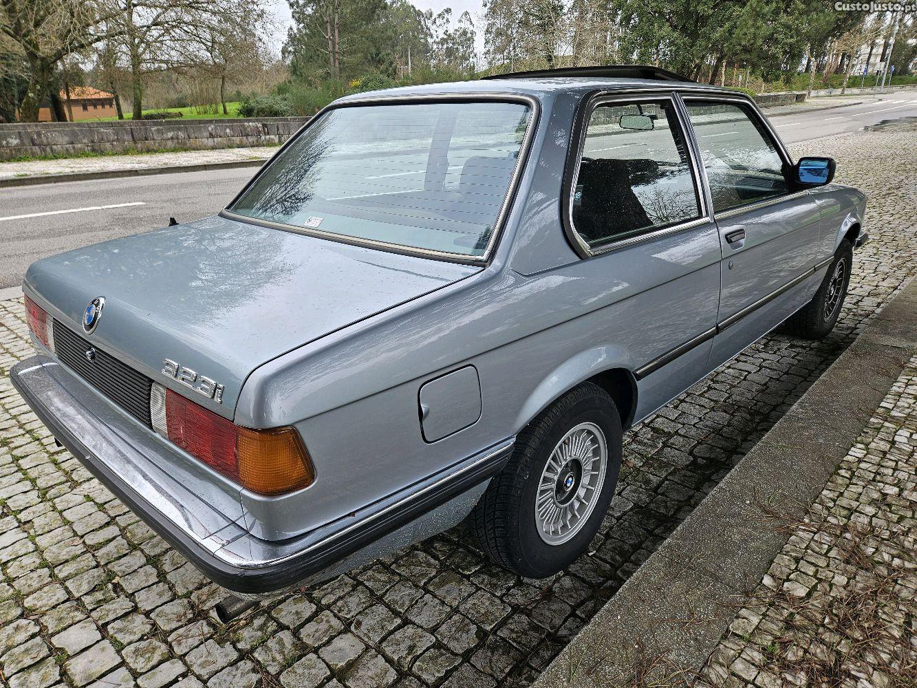BMW 323 i — fotografia 11