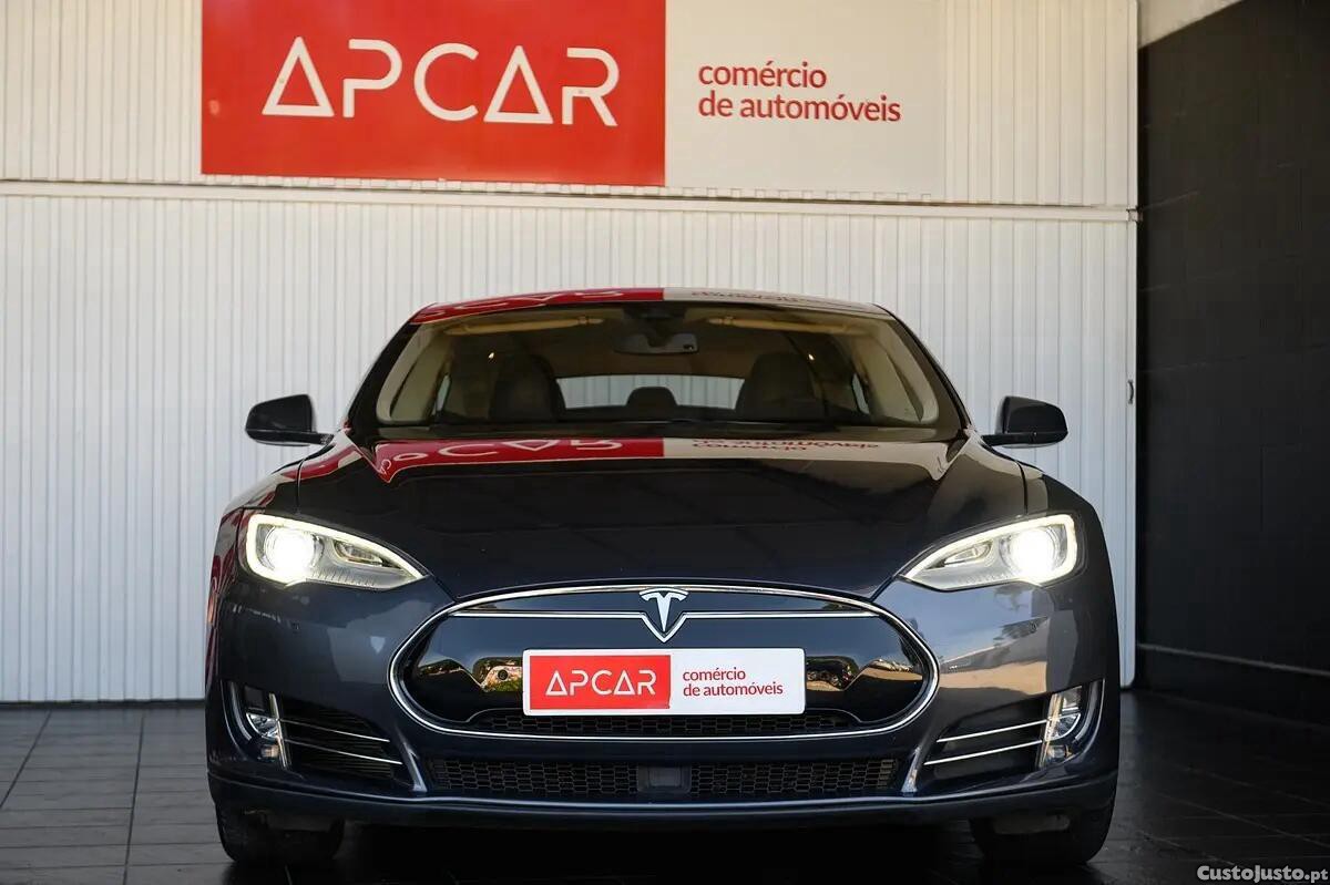 Tesla Model S 85 Standard RWD — fotografia 24