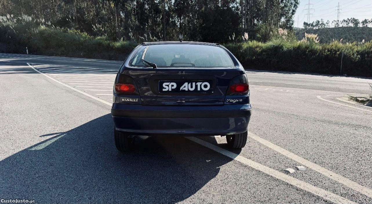Renault Mégane 1.4 Symbol — fotografia 7