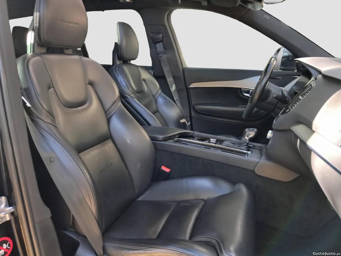 Volvo XC 90 2.0 D4 Momentum — fotografia 3