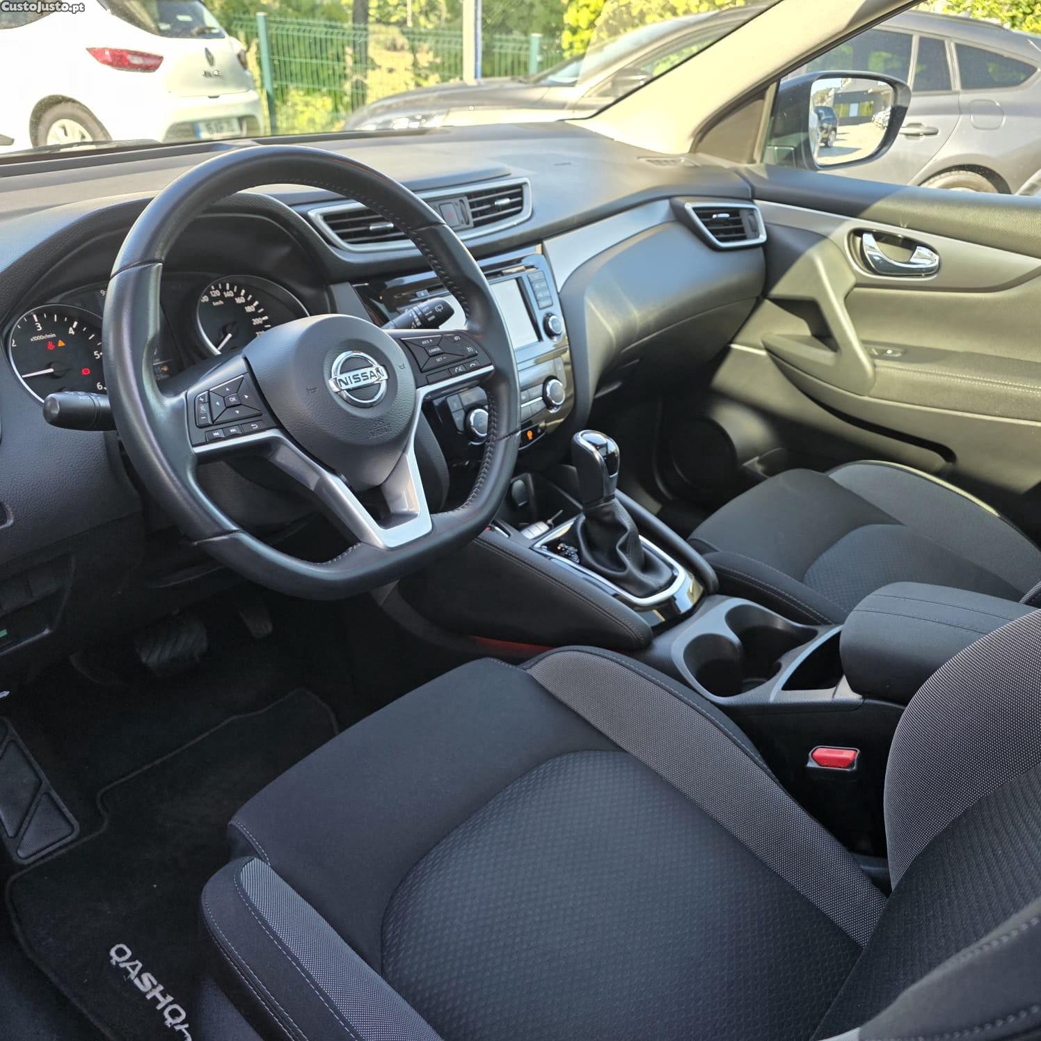 Nissan Qashqai 1.6 dCi N-Connecta Led Xtronic — photo 5