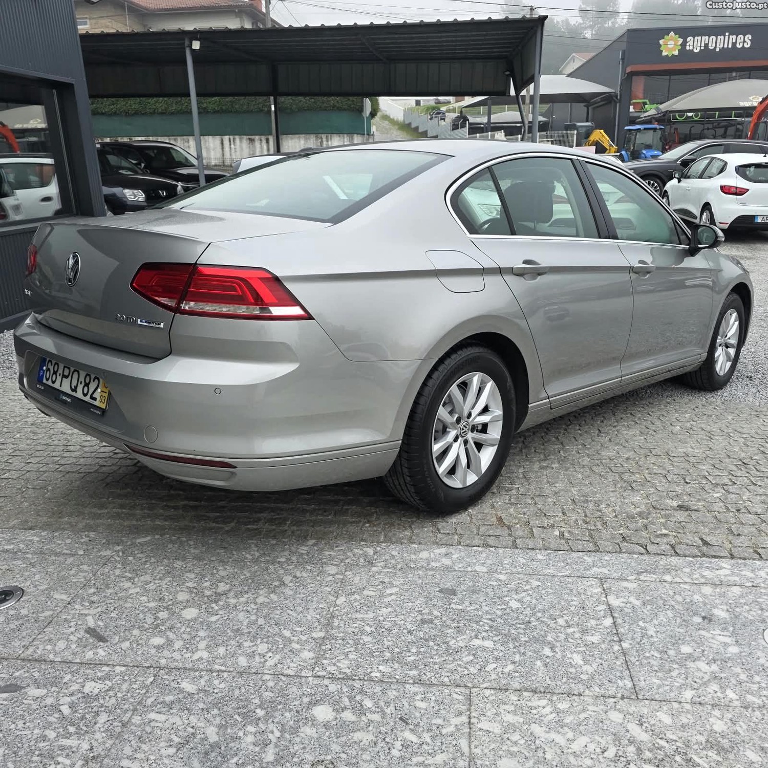 Volkswagen Passat 2.0 TDi Confortline — fotografia 24