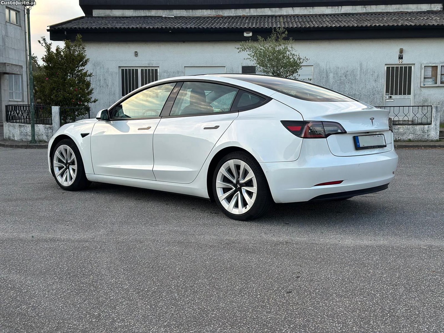 Tesla Model 3 Long Range Dual Motor — fotografia 3