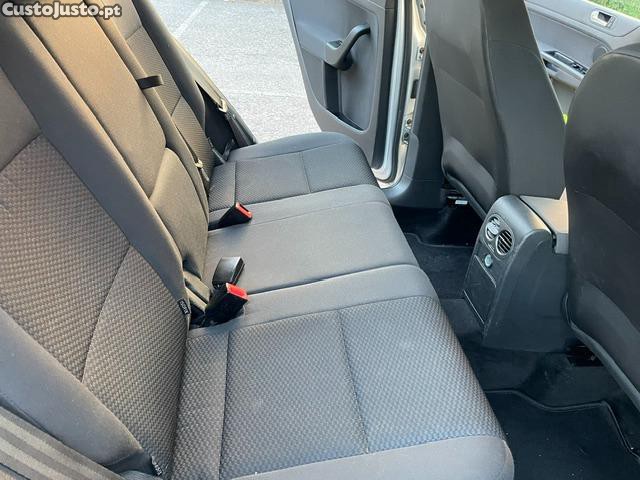 Volkswagen Golf Plus 1.6TDI Confort — fotografia 9