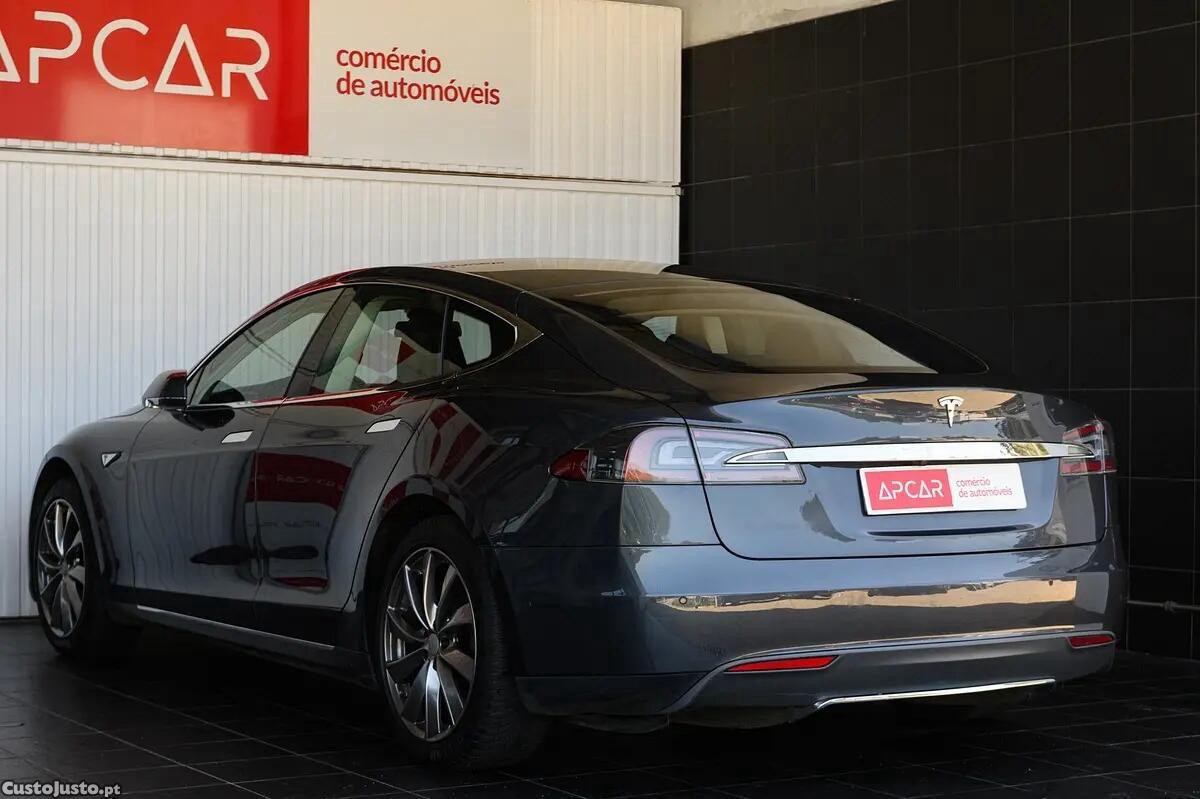 Tesla Model S 85 Standard RWD — fotografia 27