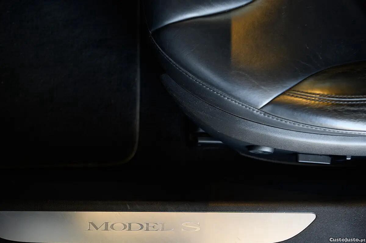 Tesla Model S 85 Standard RWD — fotografia 5