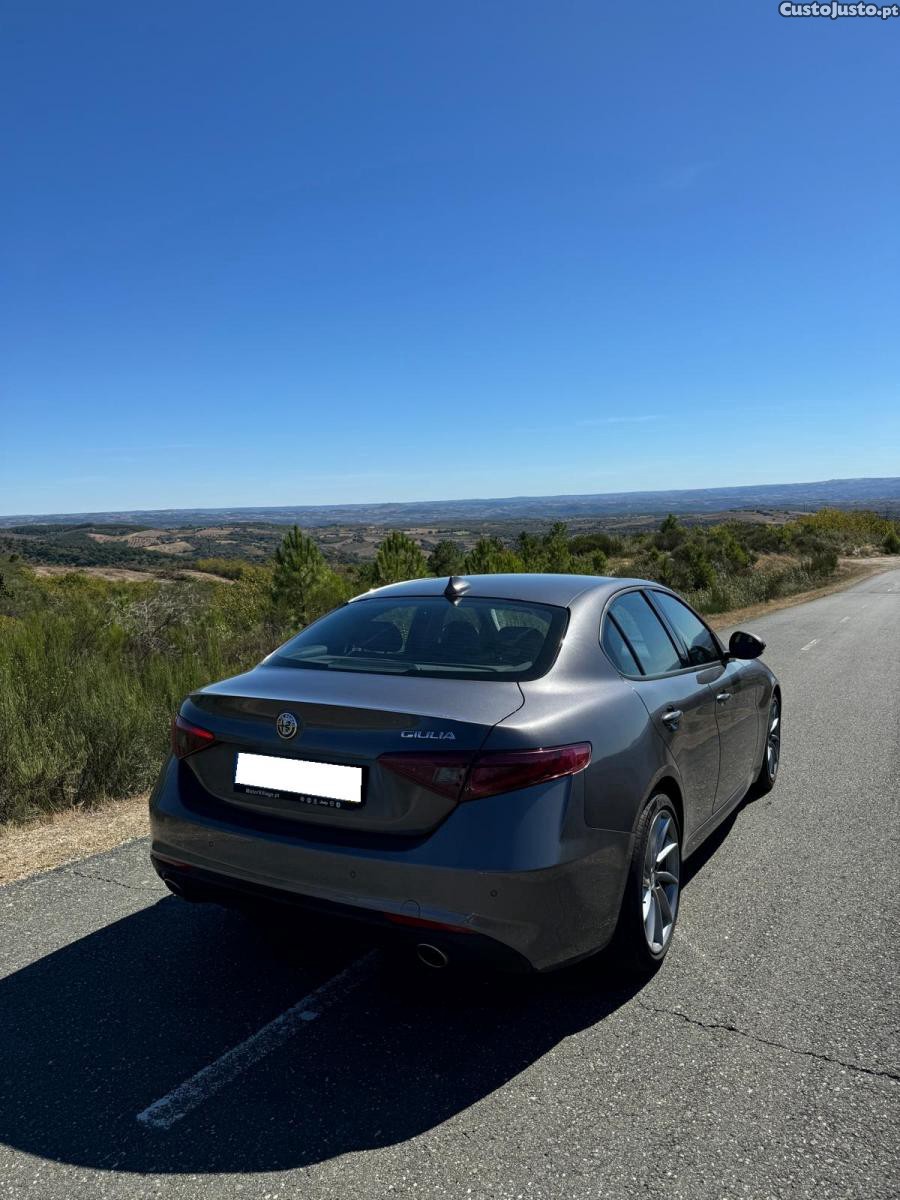 Alfa Romeo Giulia 2.2D 180cv Super AT8 Nacional - 17 — photo 3