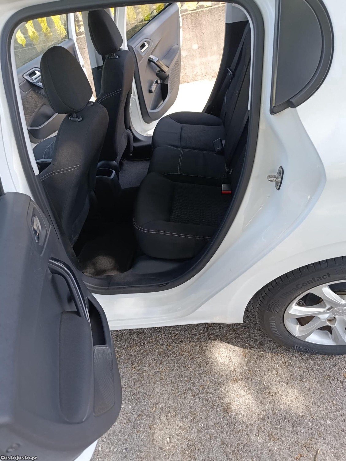 Peugeot 208 1.6hdi — fotografia 3