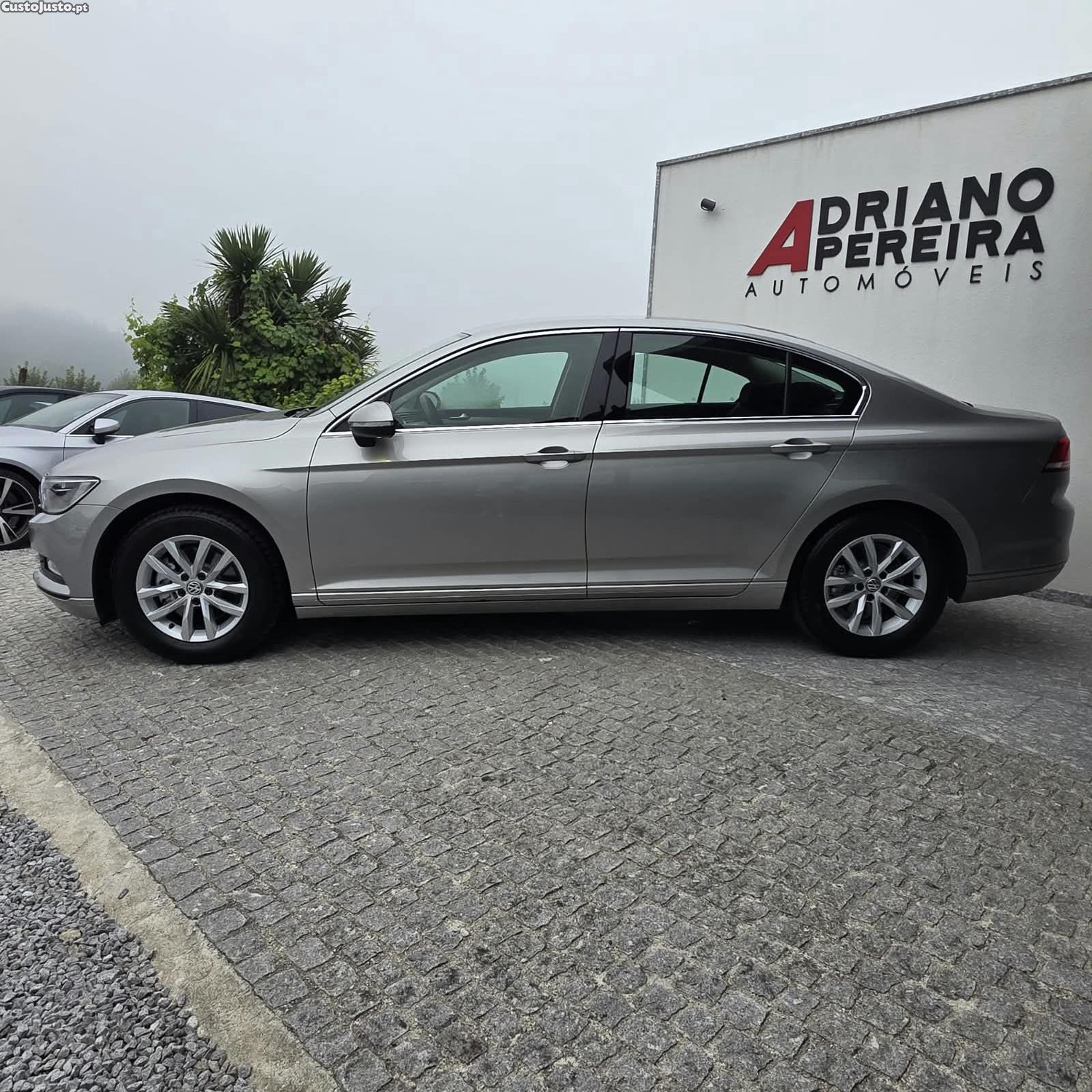 Volkswagen Passat 2.0 TDi Confortline — fotografia 15