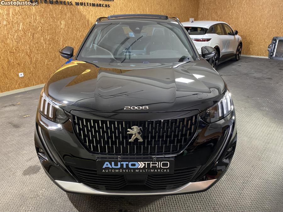 Peugeot 2008 1.2 PureTech Allure — photo 2