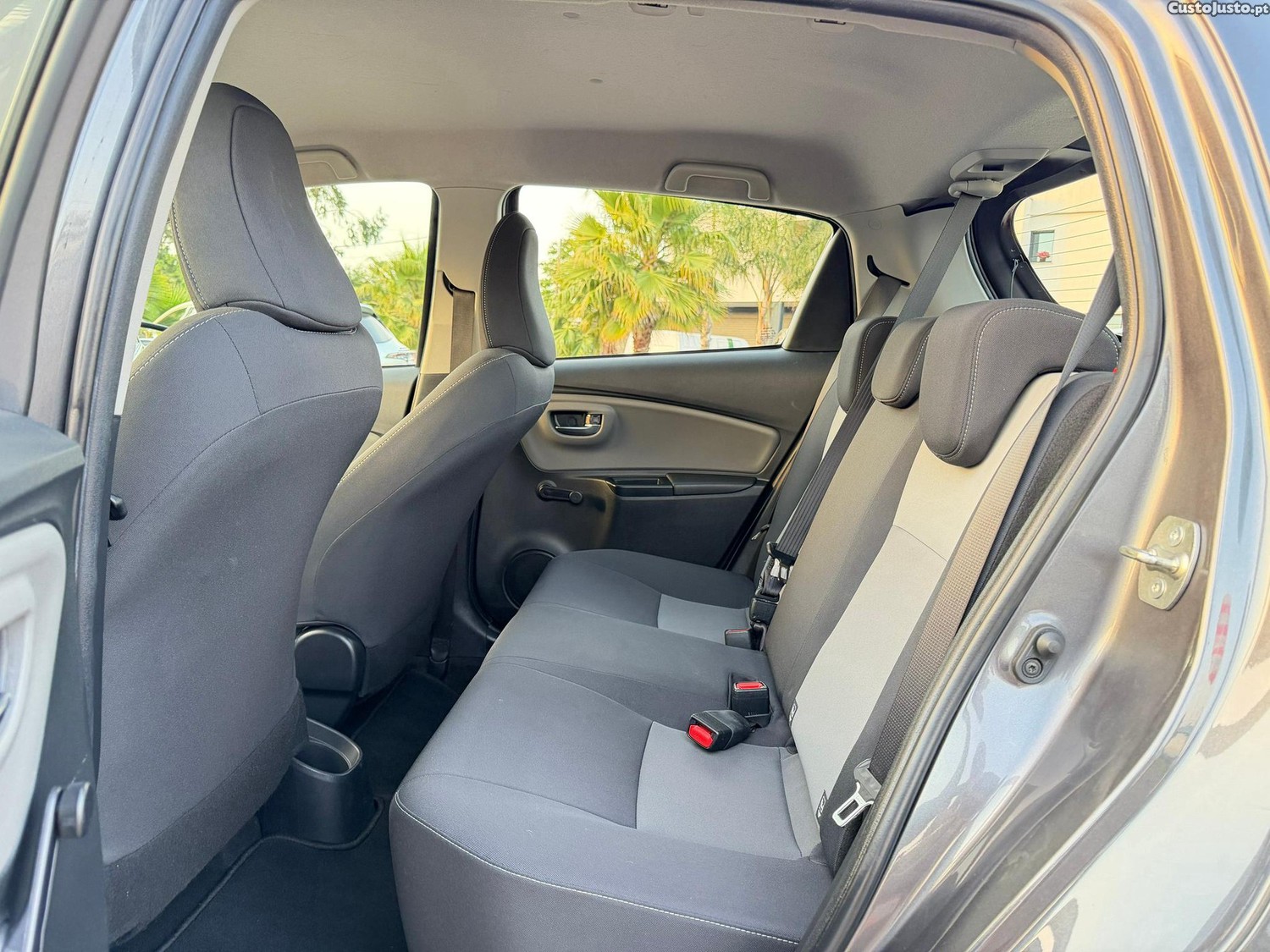 Toyota Yaris 1.0 VVT-i Comfort — fotografia 18