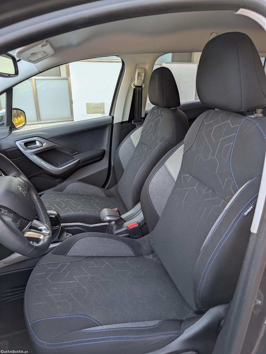 Peugeot 2008 1.2 PureTech — fotografia 5