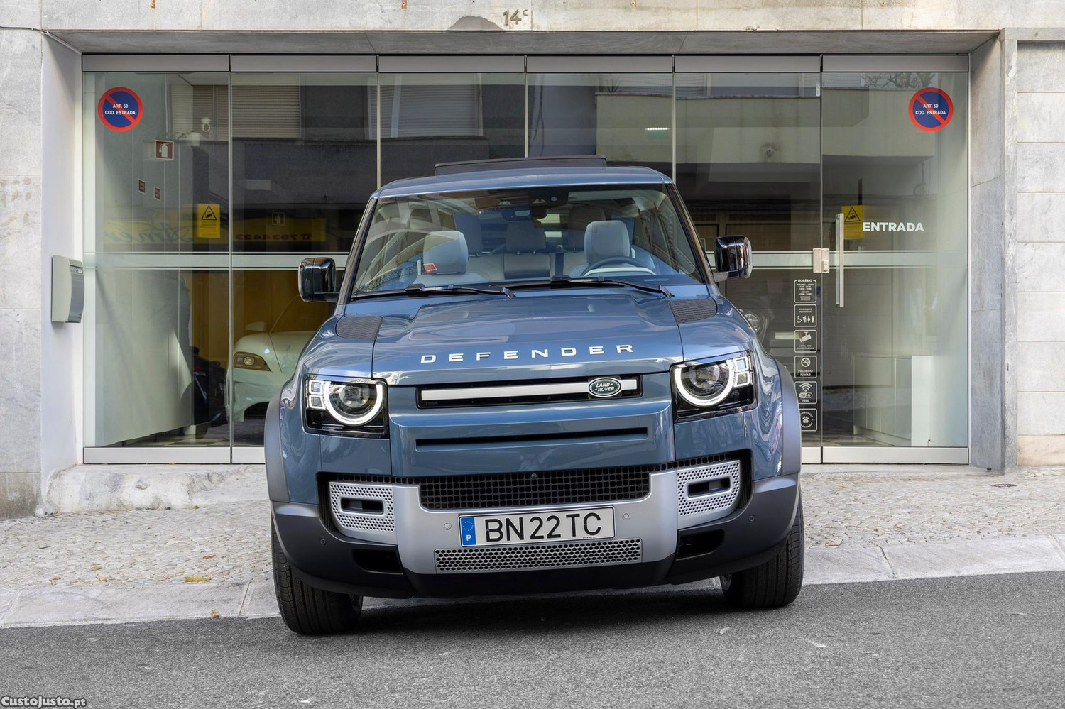 Land Rover Defender 3.0 I6 90 AWD SE - 24 — photo 2