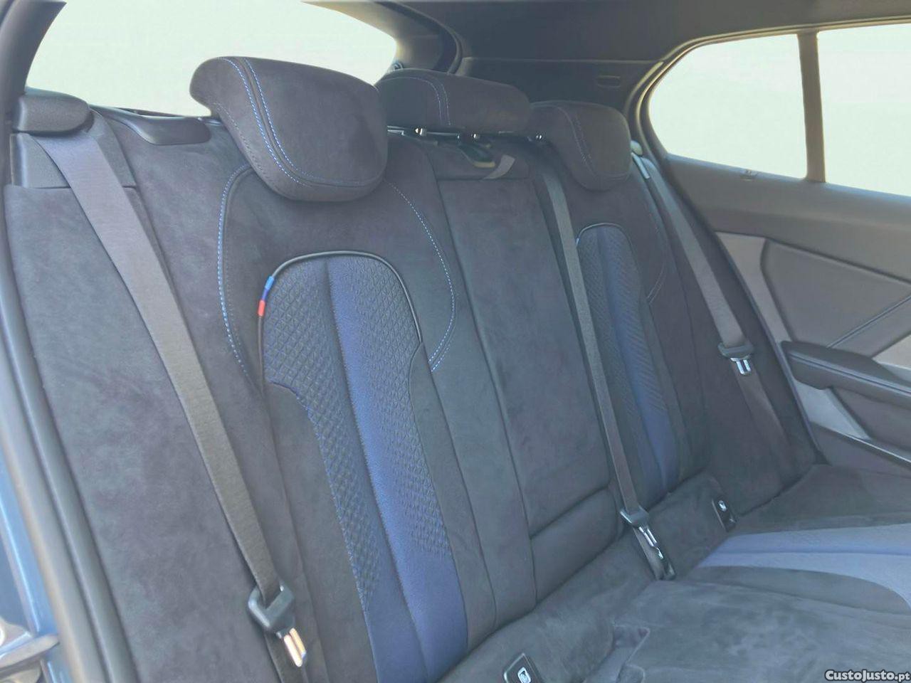 BMW 118 i Pack Desportivo M Auto — fotografia 7