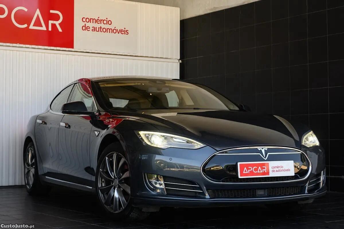 Tesla Model S 85 Standard RWD — fotografia 31