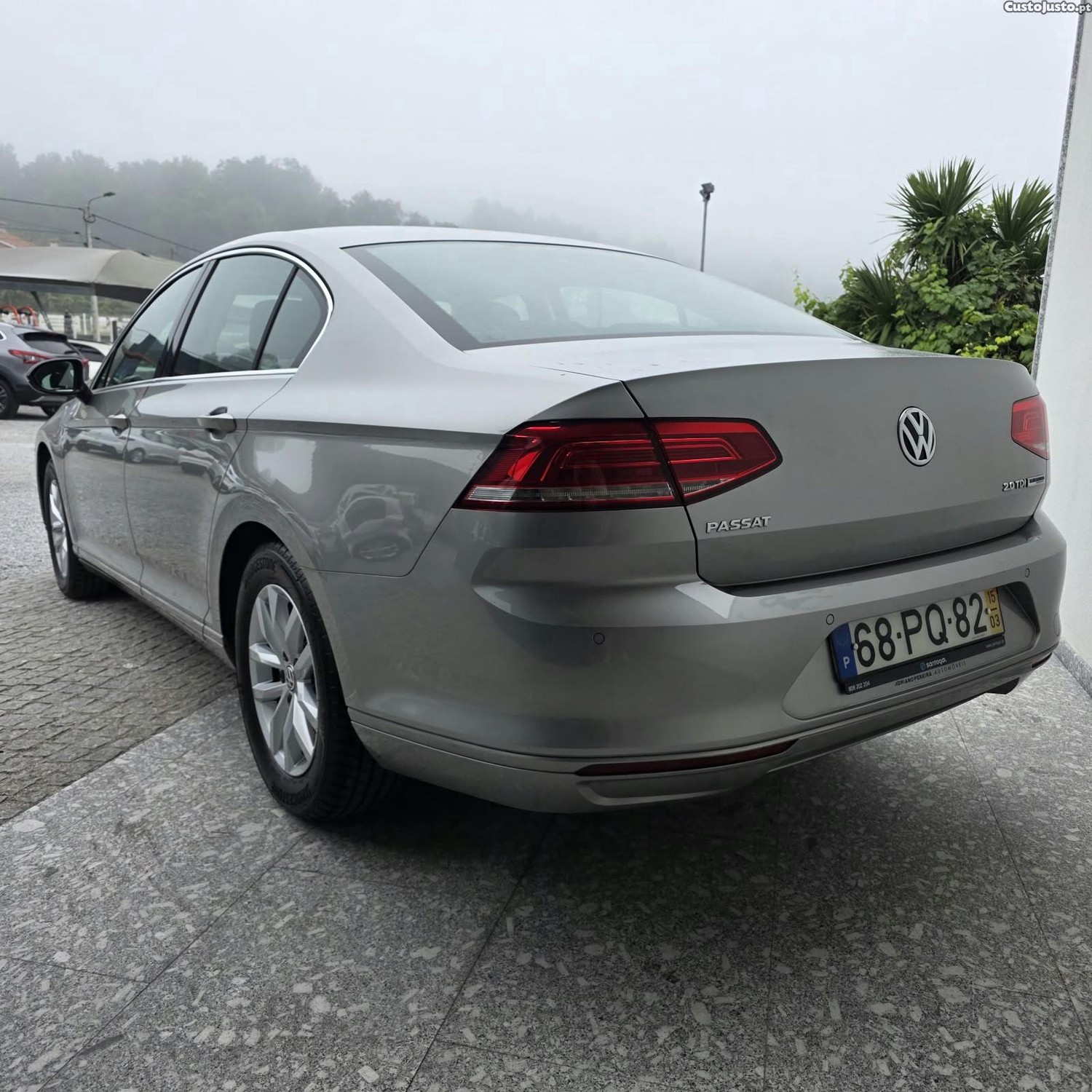 Volkswagen Passat 2.0 TDi Confortline — fotografia 23