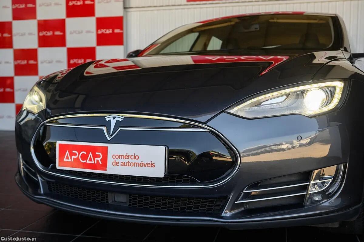 Tesla Model S 85 Standard RWD — fotografia 22