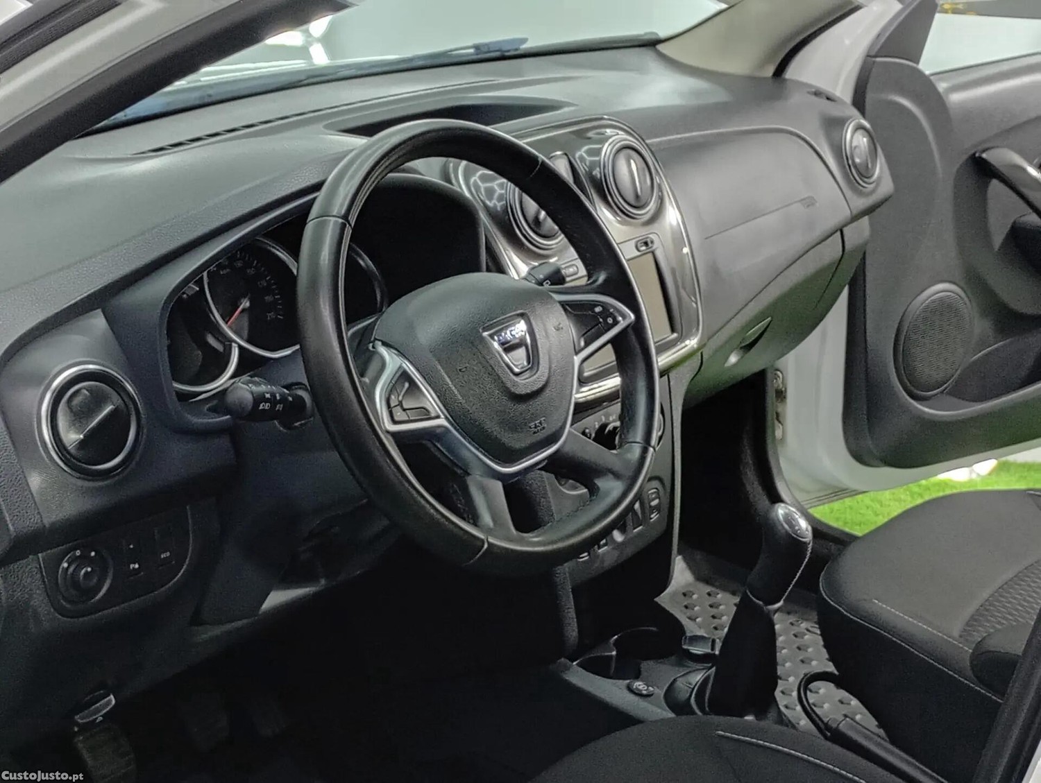 Dacia Logan 0.9 TCe Comfort Bi-Fuel — fotografia 18