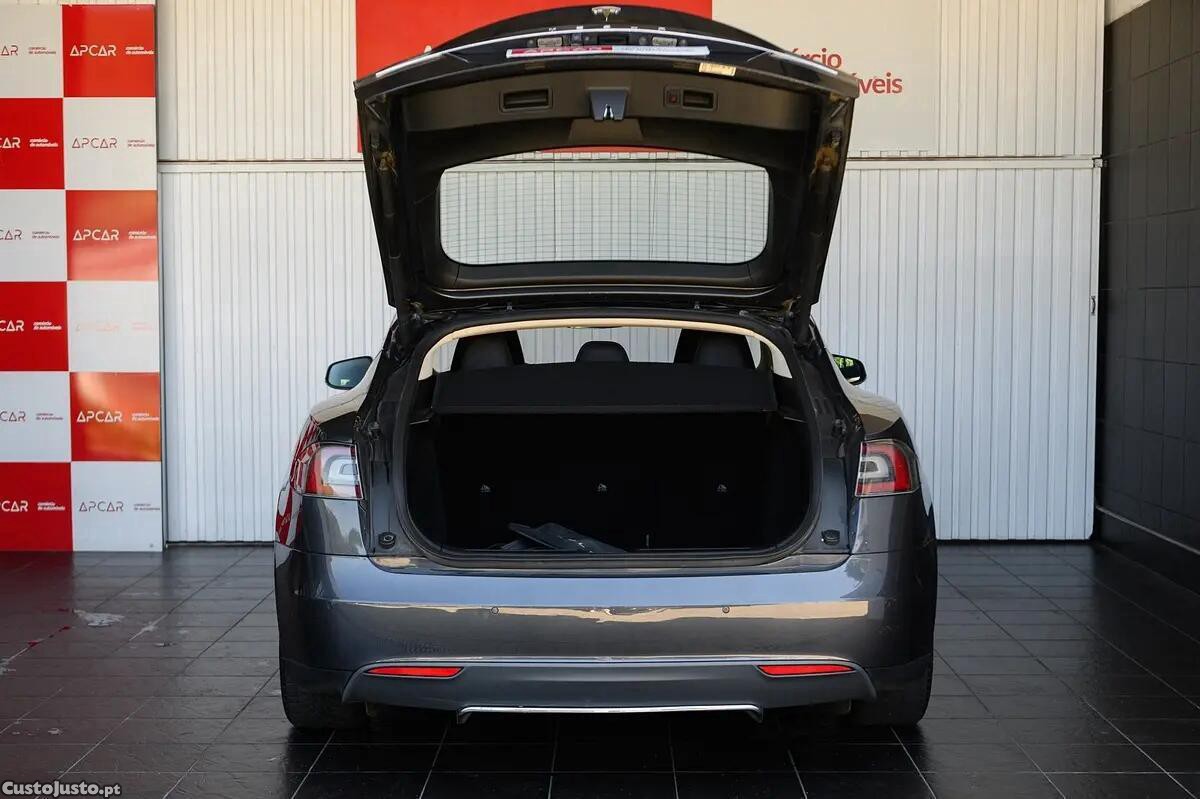 Tesla Model S 85 Standard RWD — fotografia 15