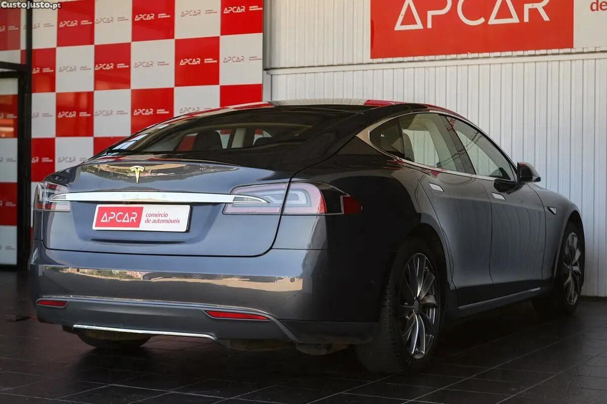 Tesla Model S 85 Standard RWD — fotografia 29
