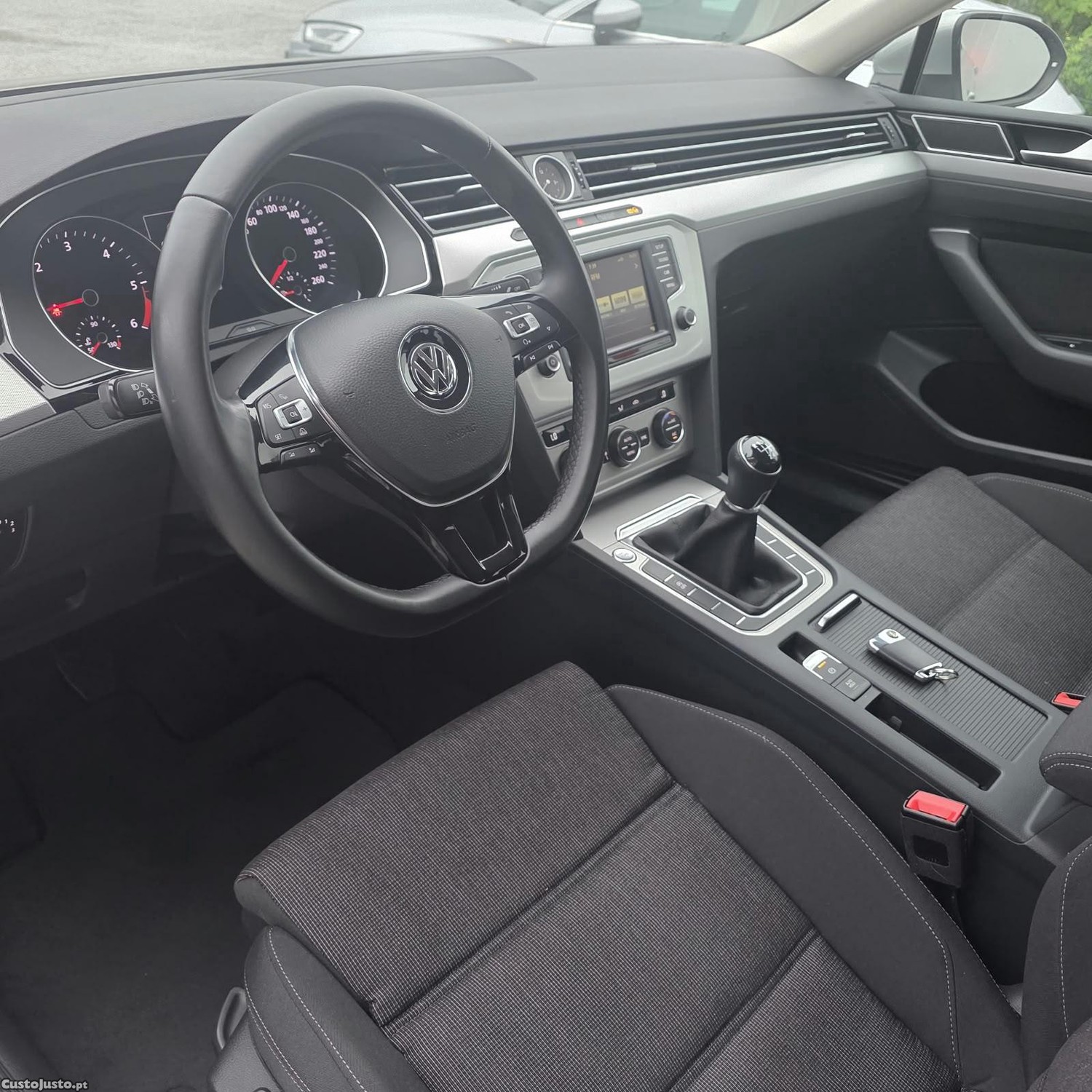 Volkswagen Passat 2.0 TDi Confortline — fotografia 21
