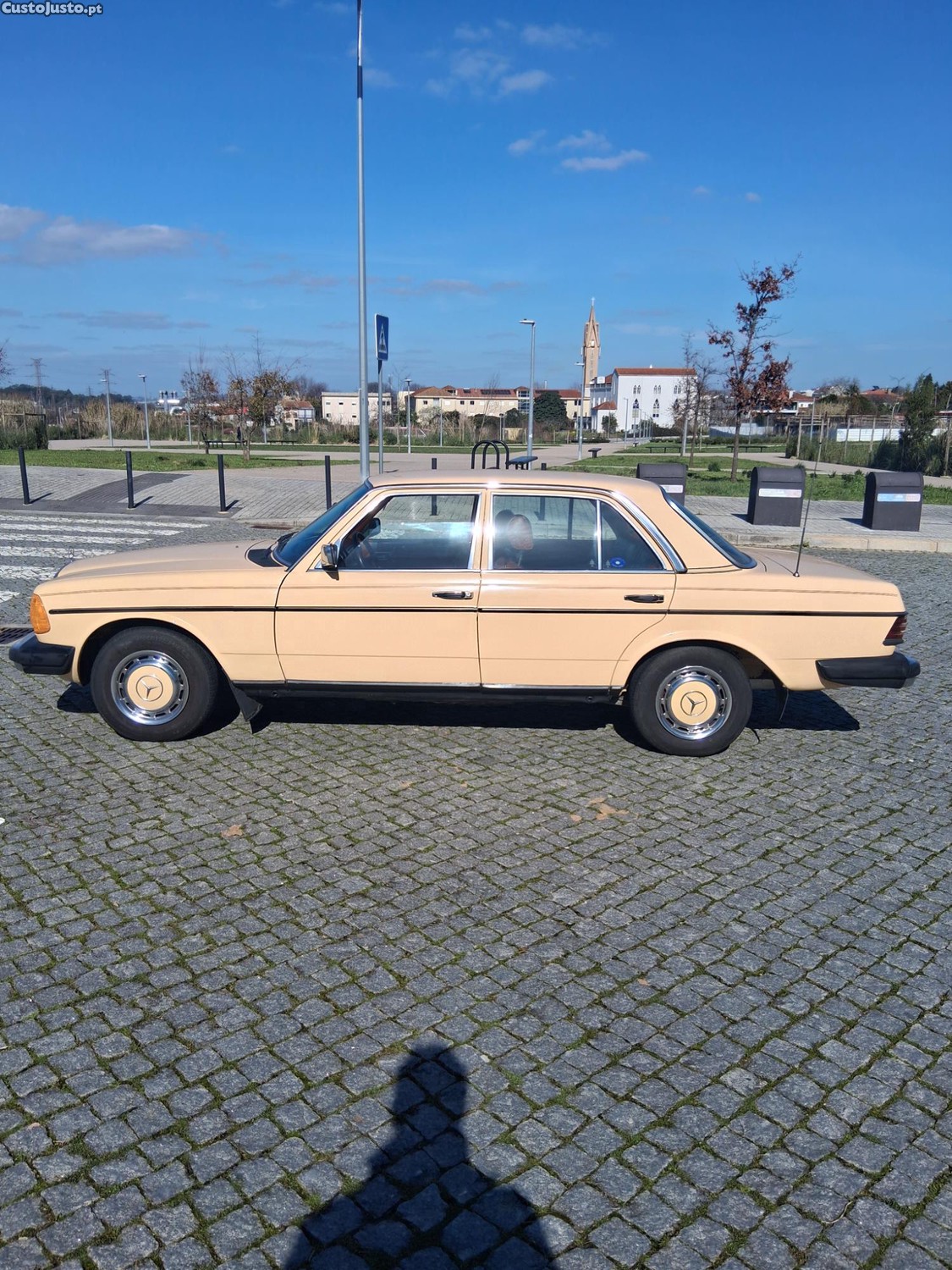 Mercedes-Benz 240 W123 240D Versão Americana foto 5