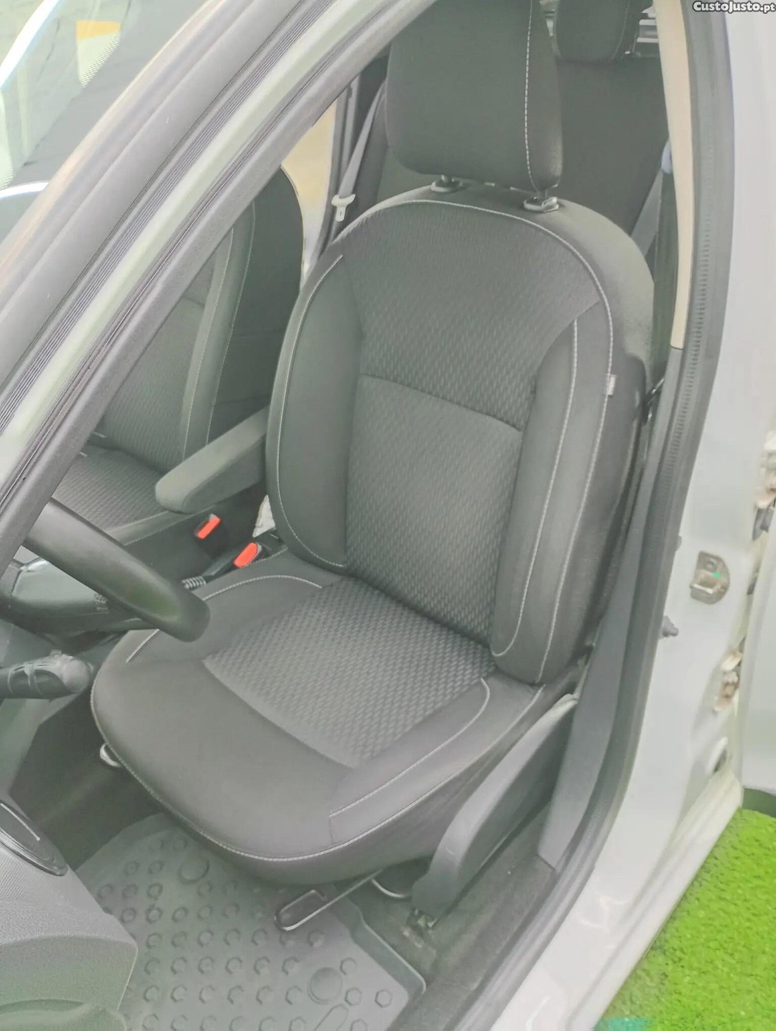 Dacia Logan 0.9 TCe Comfort Bi-Fuel — fotografia 15