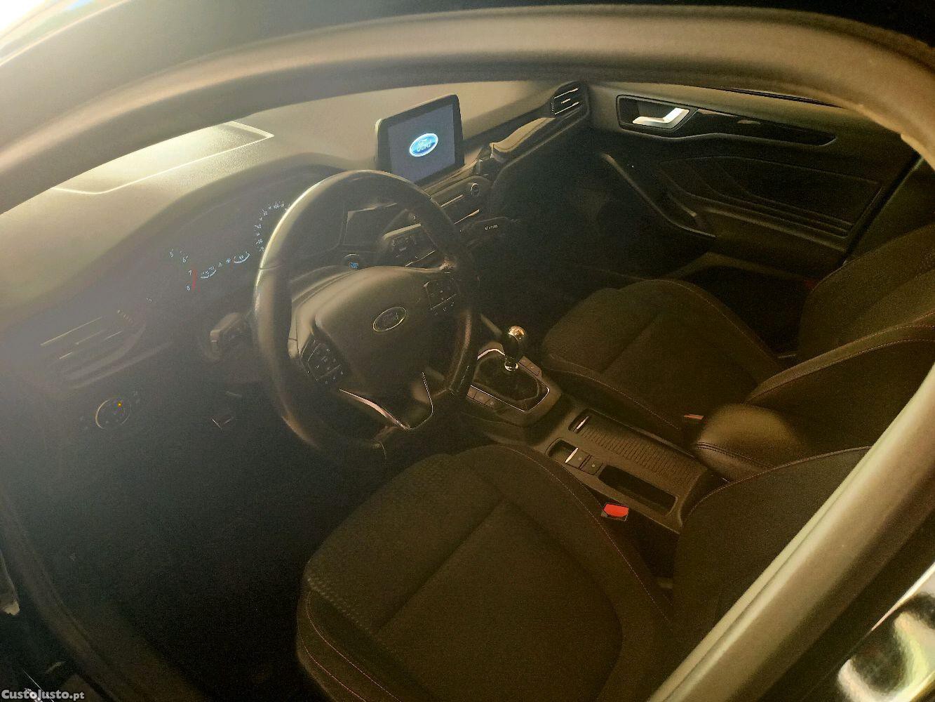 Ford Focus ST-Line 1.0 EcoBoost — fotografia 9